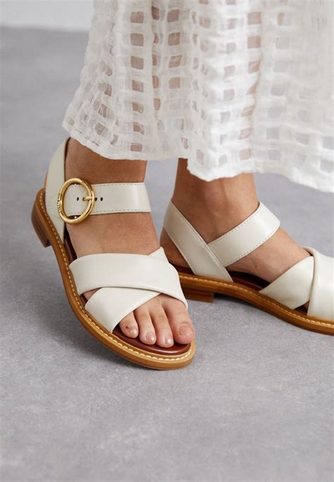 sandalen online gratis.